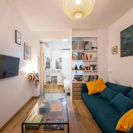 Cosy Avec Terrasse Parigi